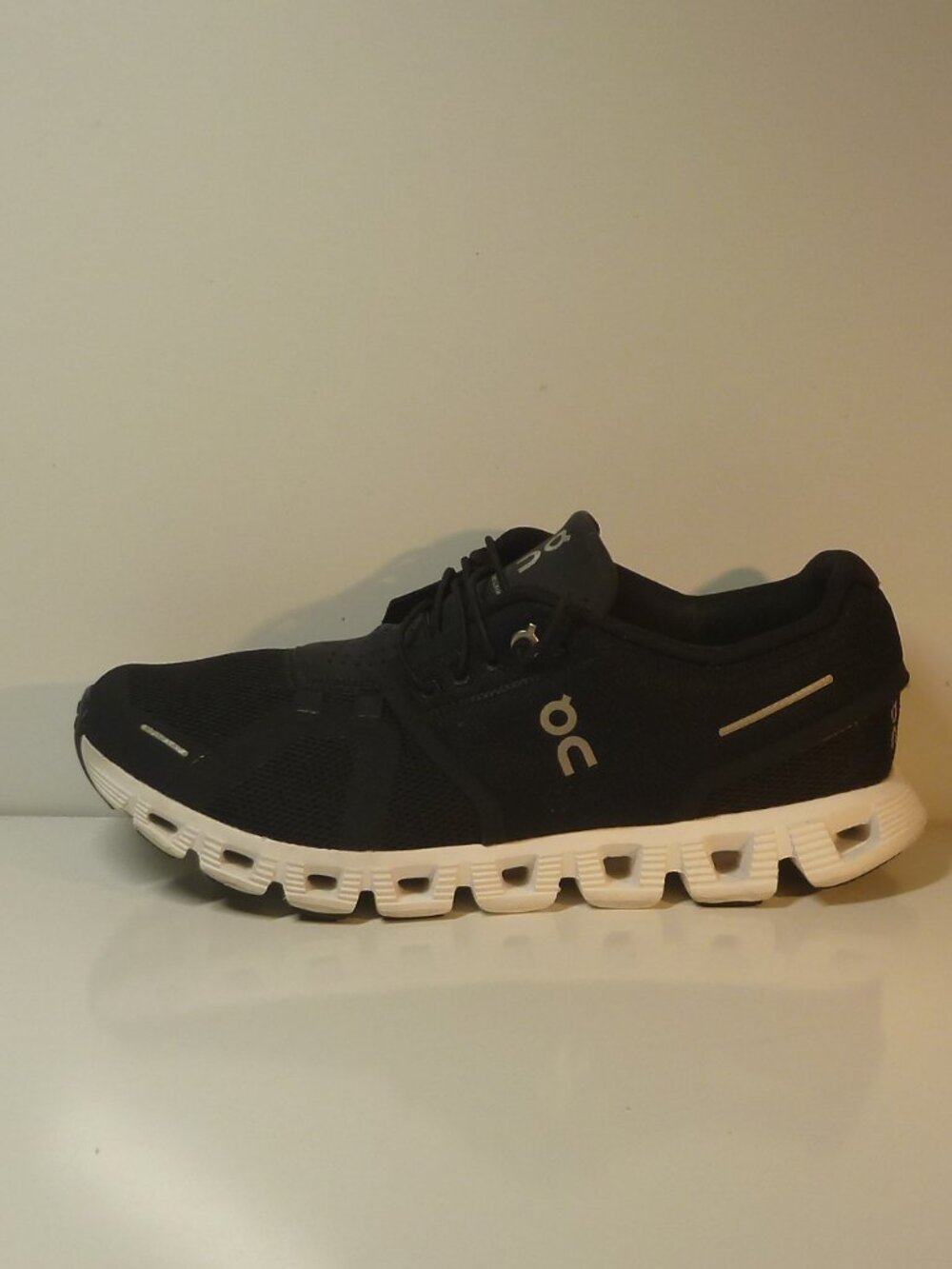 On Cloud 5 Running Shoes Black White Women's Size 8.5 - Picture 7 of 11